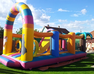 ugralovar-berlese-jatekmesterek.hu